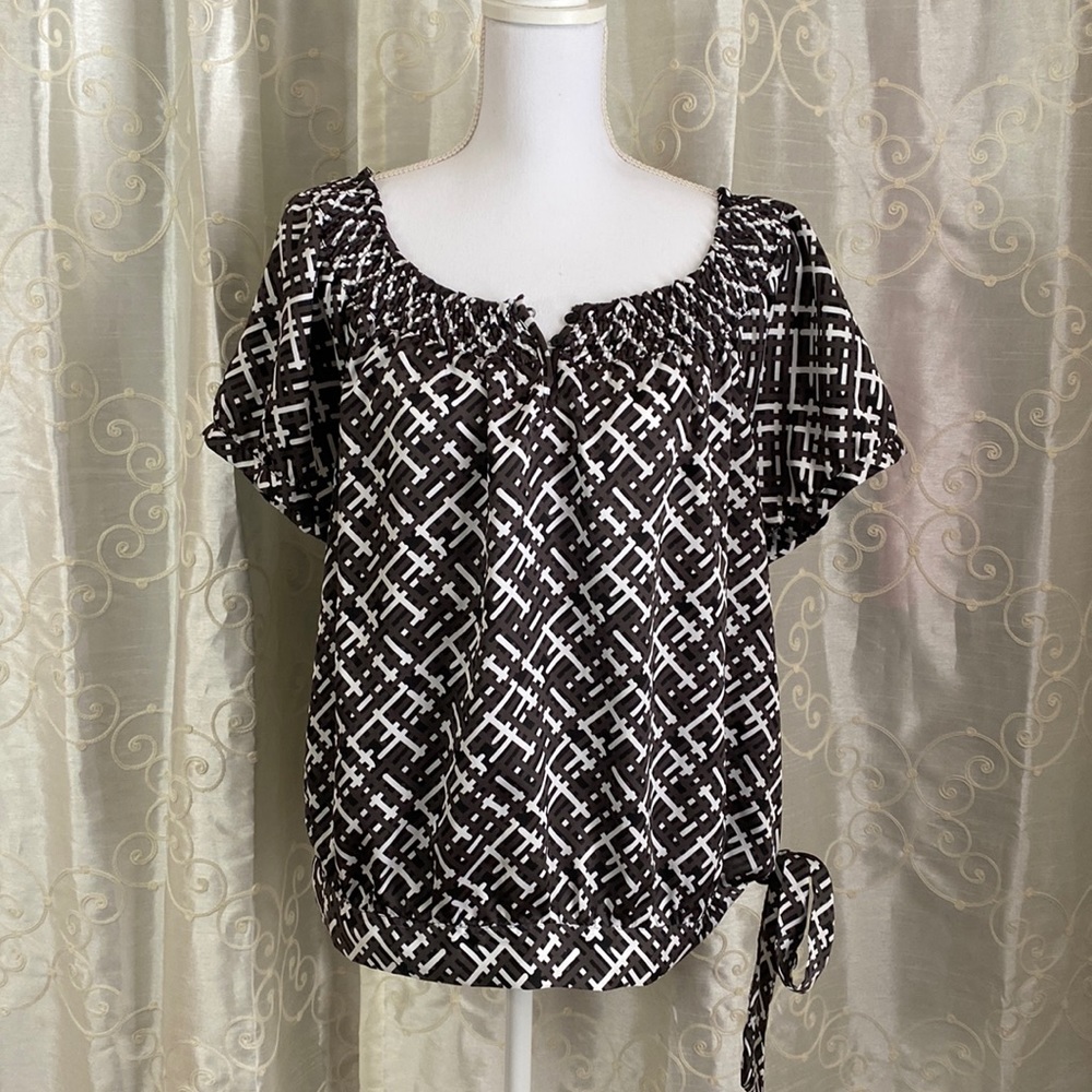 WORTHINGTON Shirred Neckline Tie front shirt, black, white, geometric print 👔